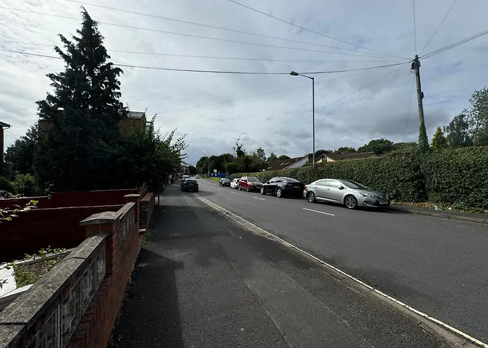 Spacious Home, Walk To City Centre & Free Parking