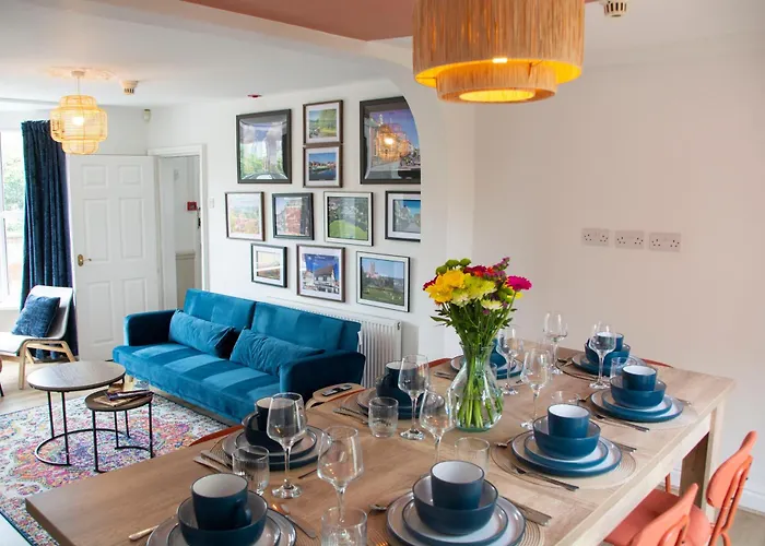 Spacious Home, Walk To City Centre & Free Parking