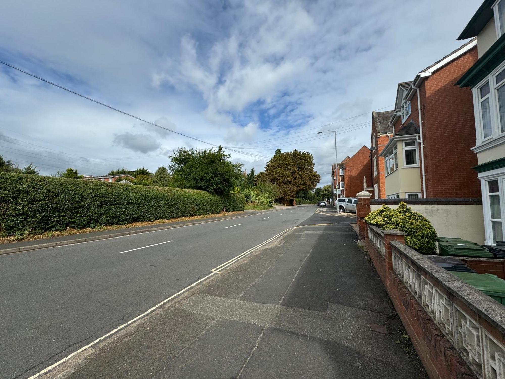Spacious Home, Walk To Centre & Free Parking Holiday home