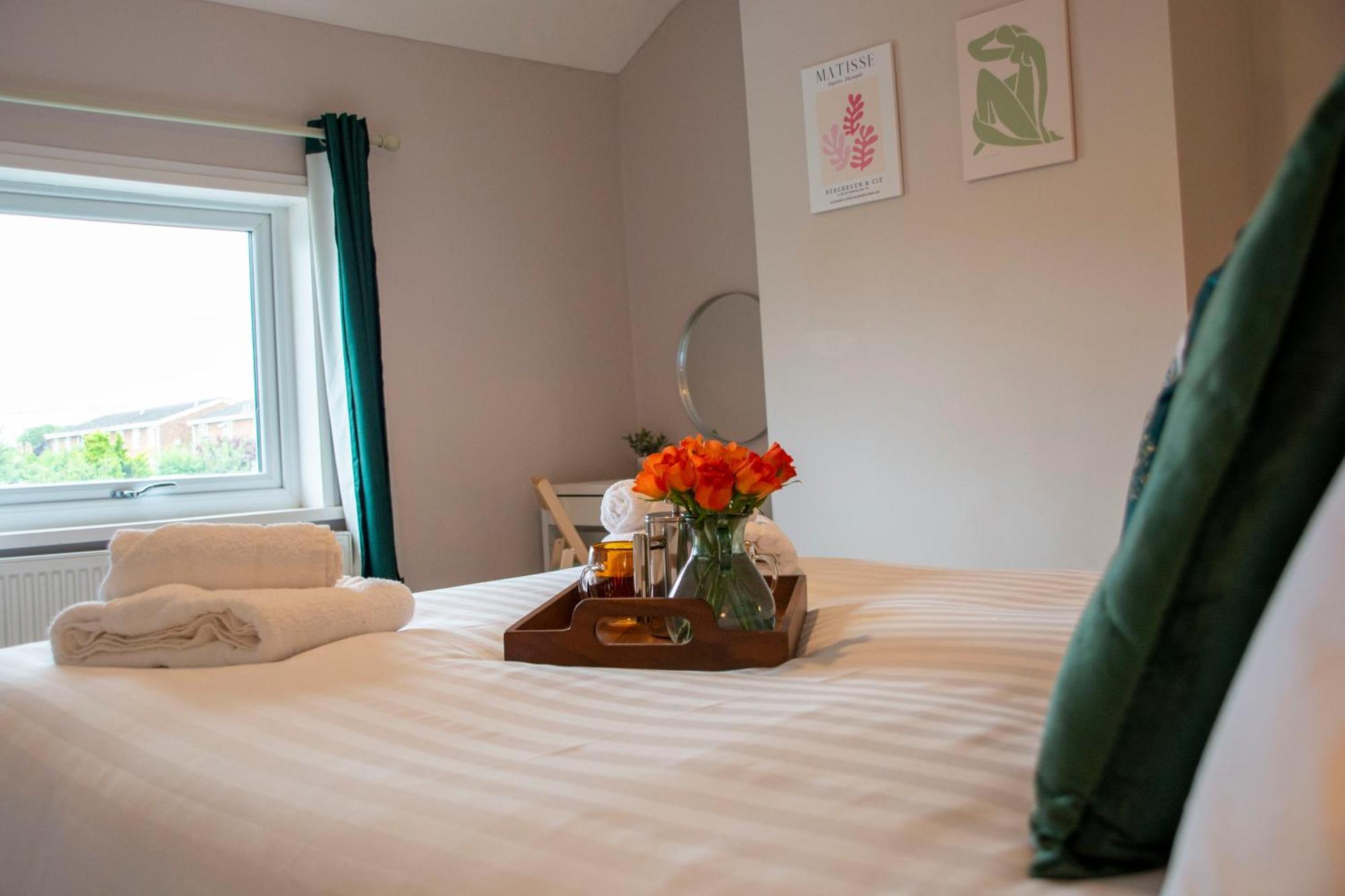 Spacious Home, Walk To Centre & Free Parking Holiday home Worcester