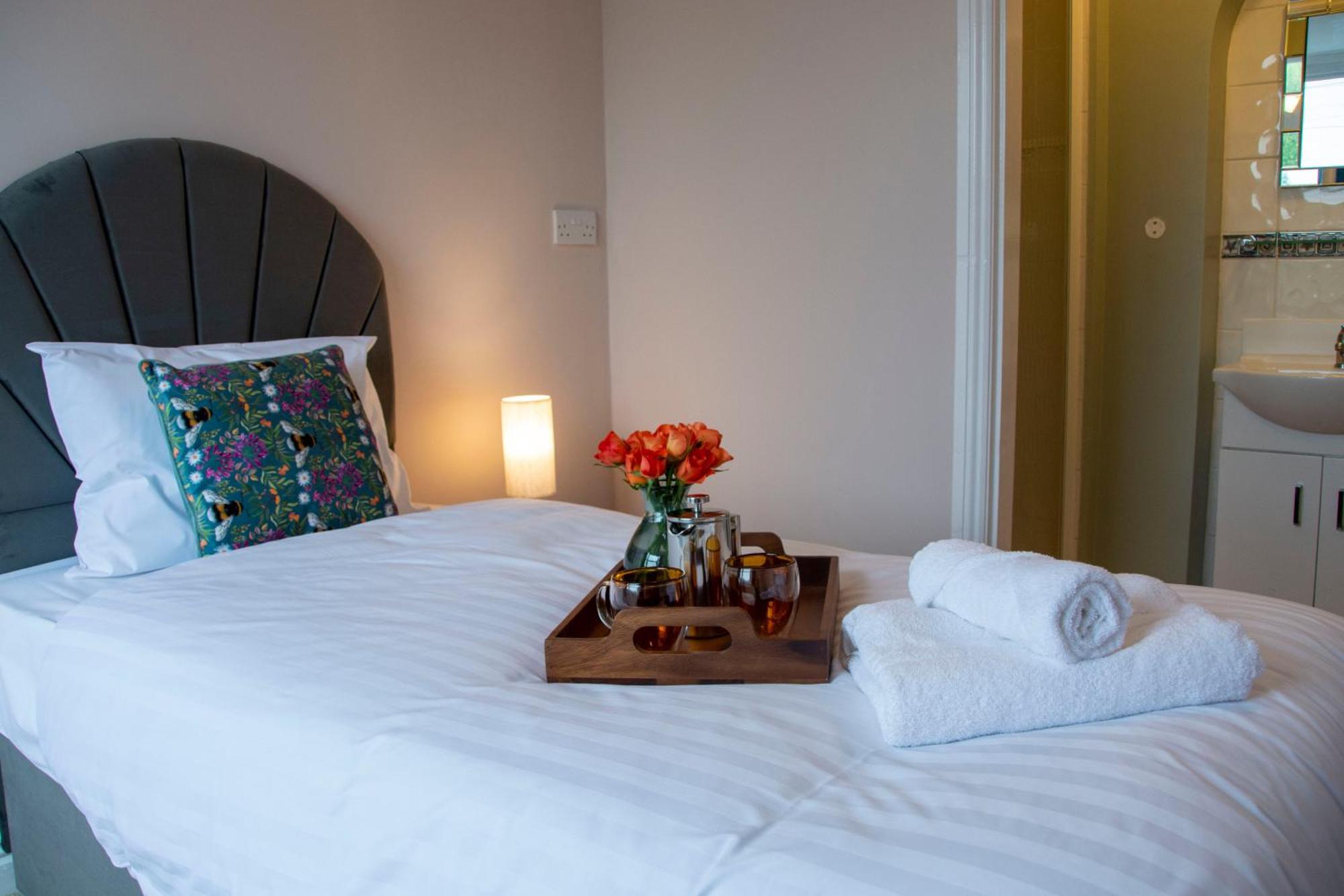 Spacious Home, Walk To Centre & Free Parking Holiday home *
