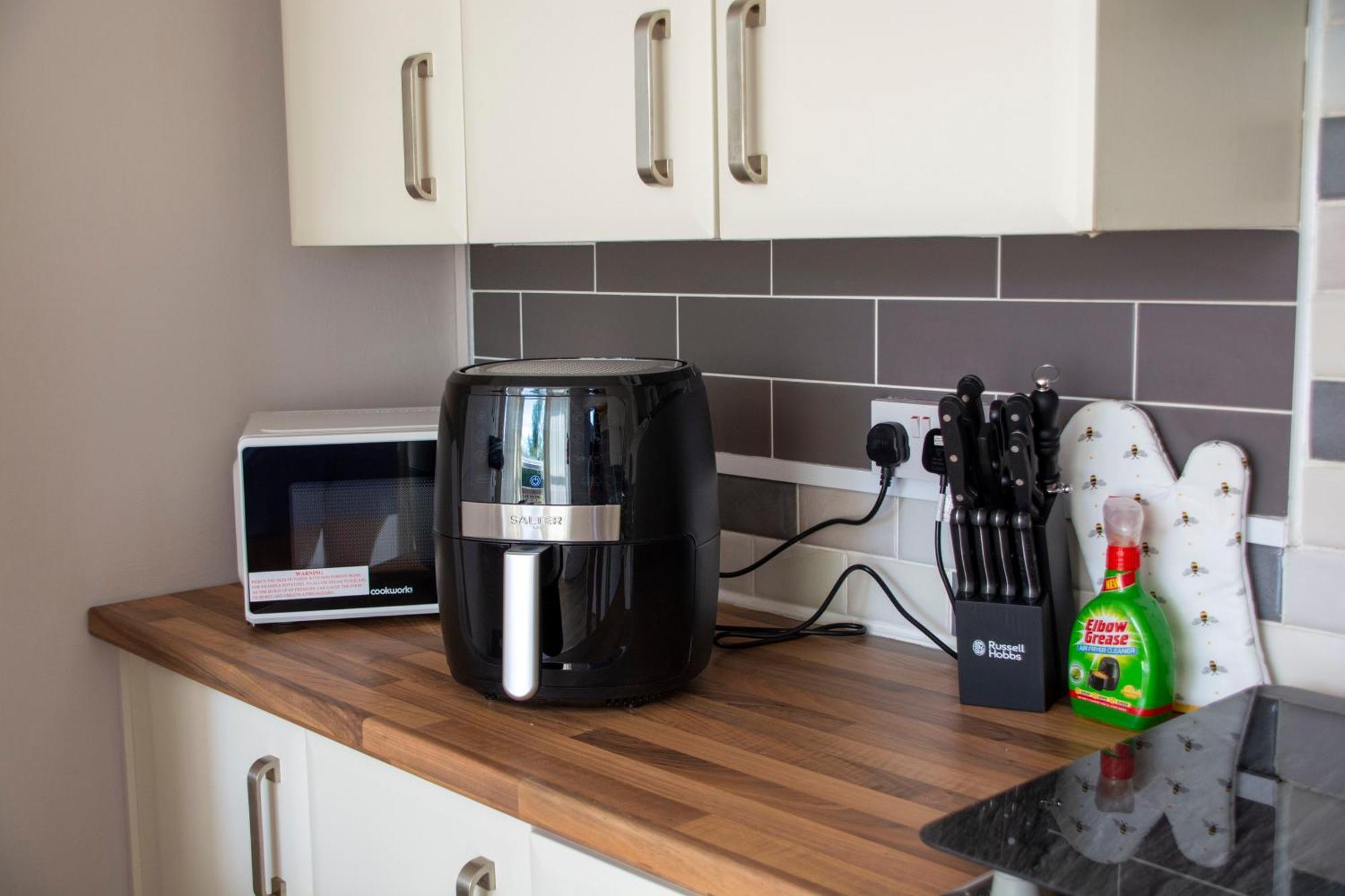 Spacious Home, Walk To Centre & Free Parking Holiday home Worcester