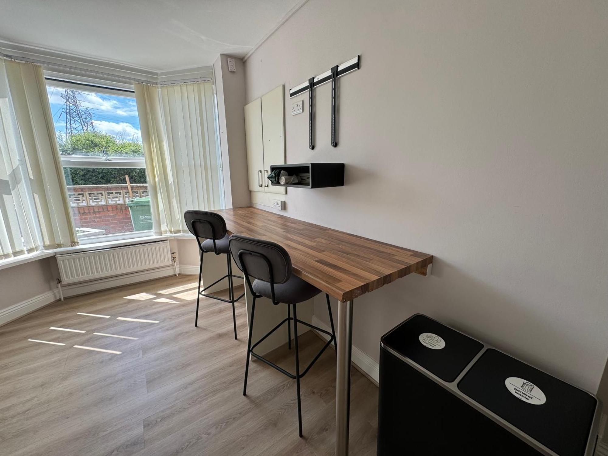 Holiday home Spacious Home, Walk To Centre & Free Parking