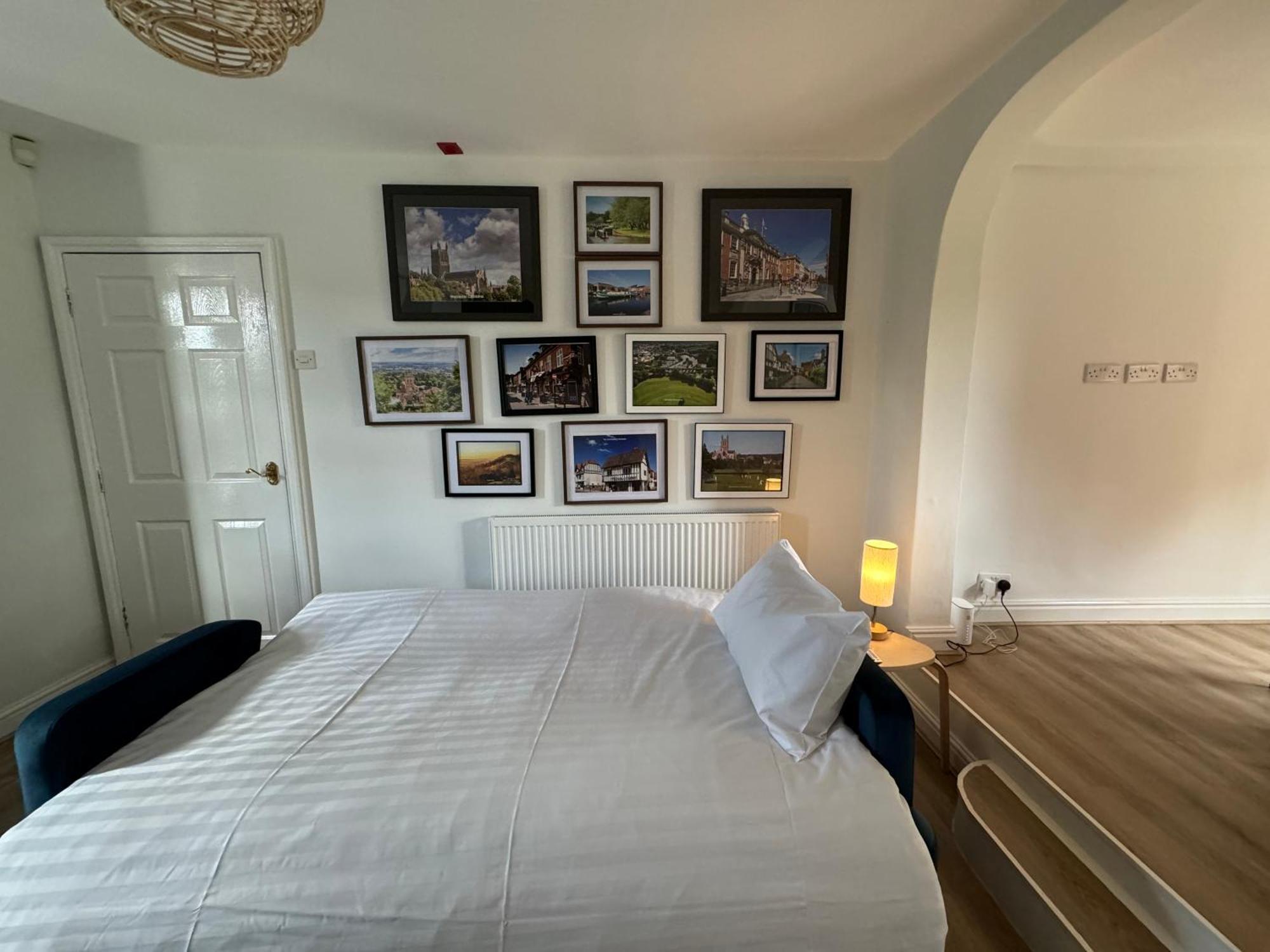 Spacious Home, Walk To Centre & Free Parking Worcester