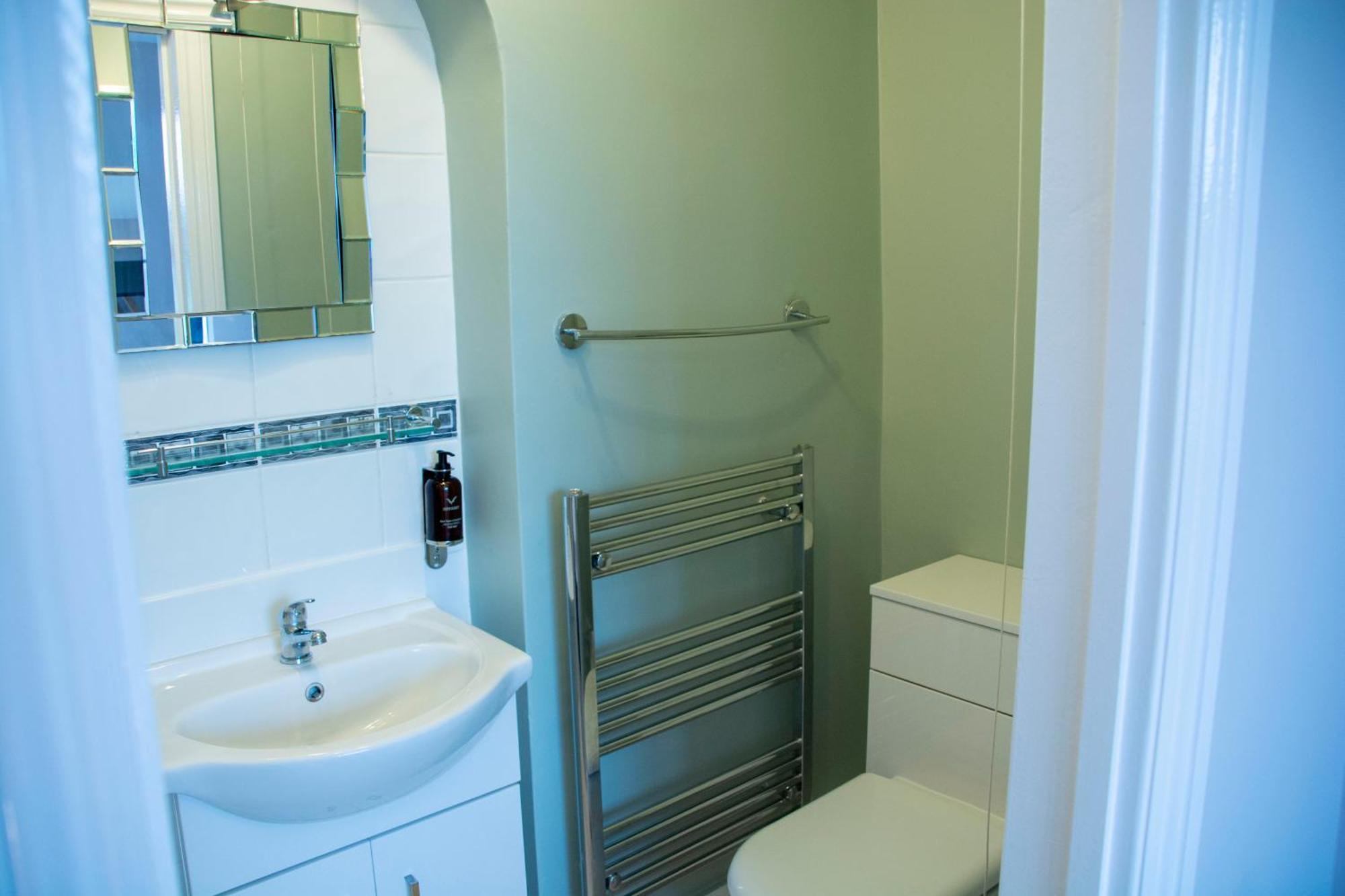 Spacious Home, Walk To Centre & Free Parking Holiday home