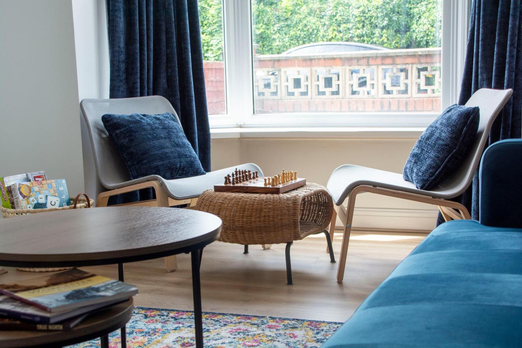 Spacious Home, Walk To Centre & Free Parking Holiday home *