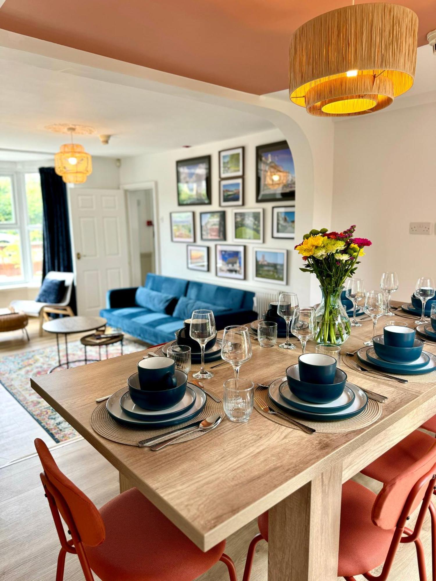 Spacious Home, Walk To Centre & Free Parking Holiday home Worcester